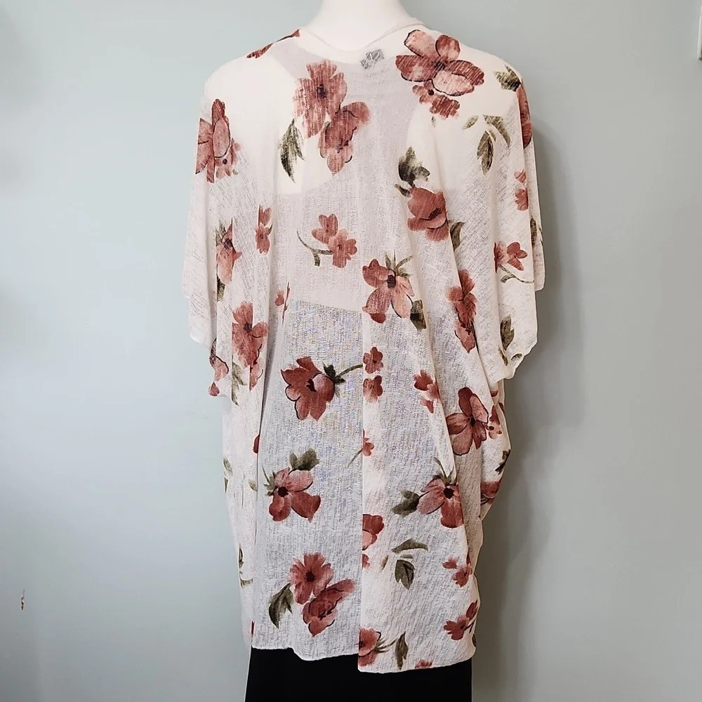Final Sale White and Pink Floral Duster - Picture 9 of 13